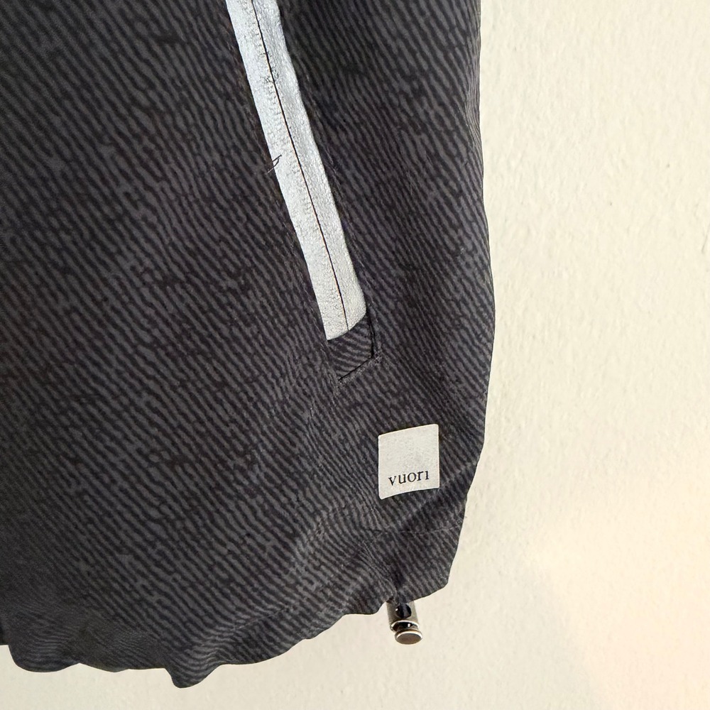 Vuori Lightweight Windbreaker hoodie gray Large outdoor active golf performance - Picture 3 of 6